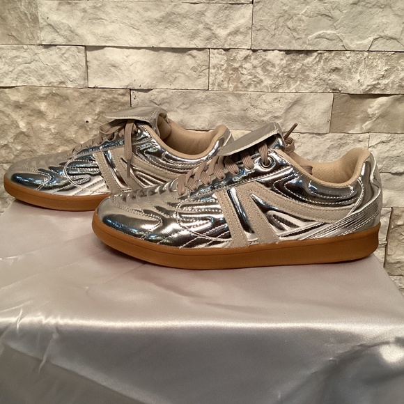 Steve Madden Madrid Sneakers - Picture 1 of 12